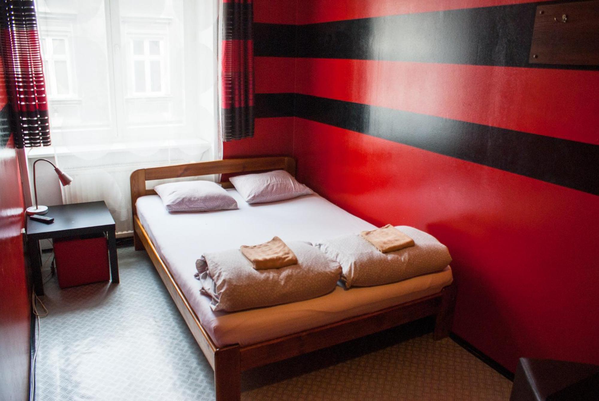 Smocza Jama Hostel Krakow Luaran gambar