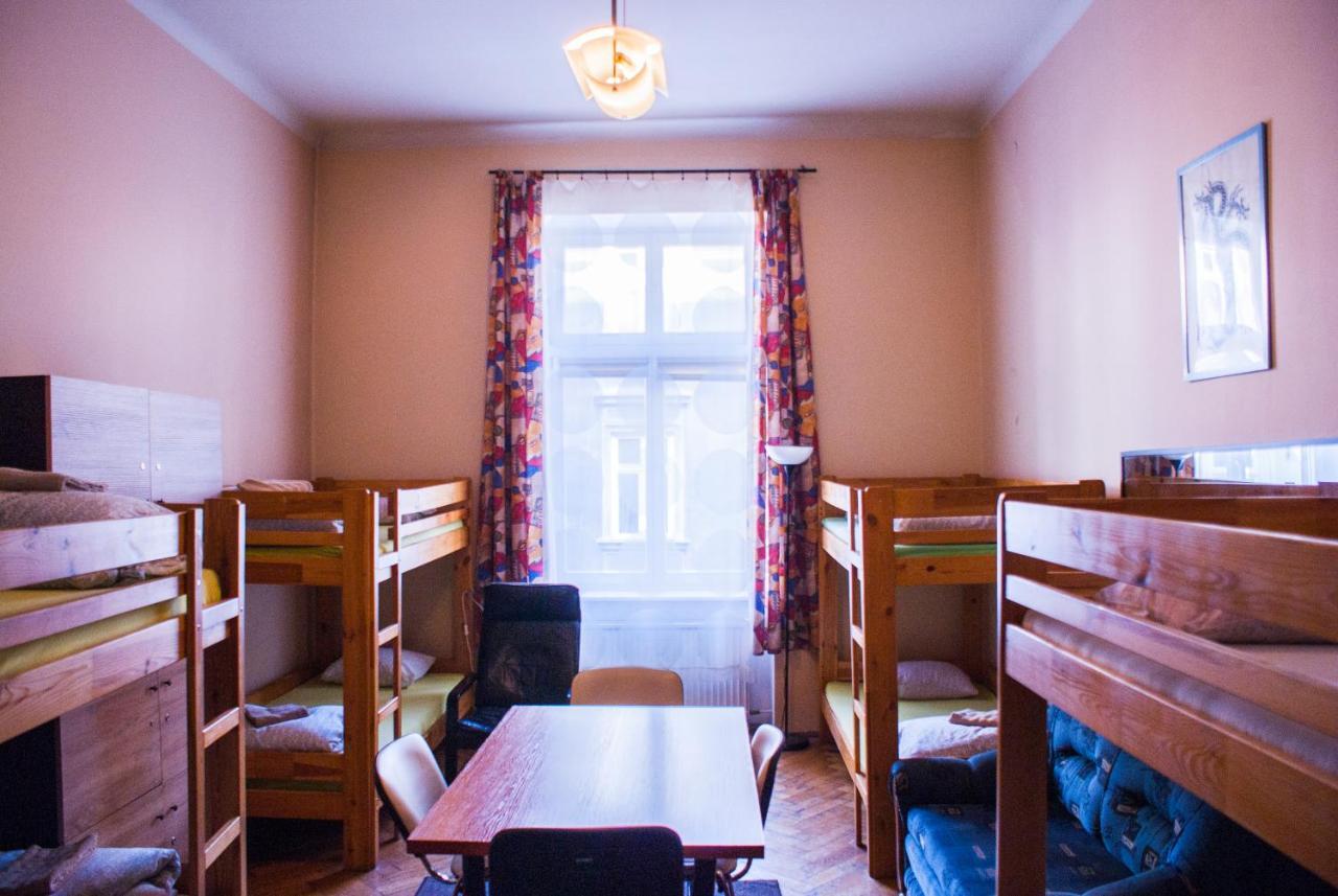 Smocza Jama Hostel Krakow Luaran gambar