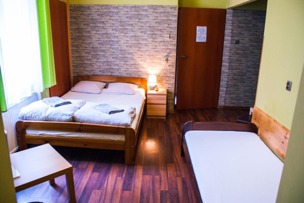 Smocza Jama Hostel Krakow Luaran gambar