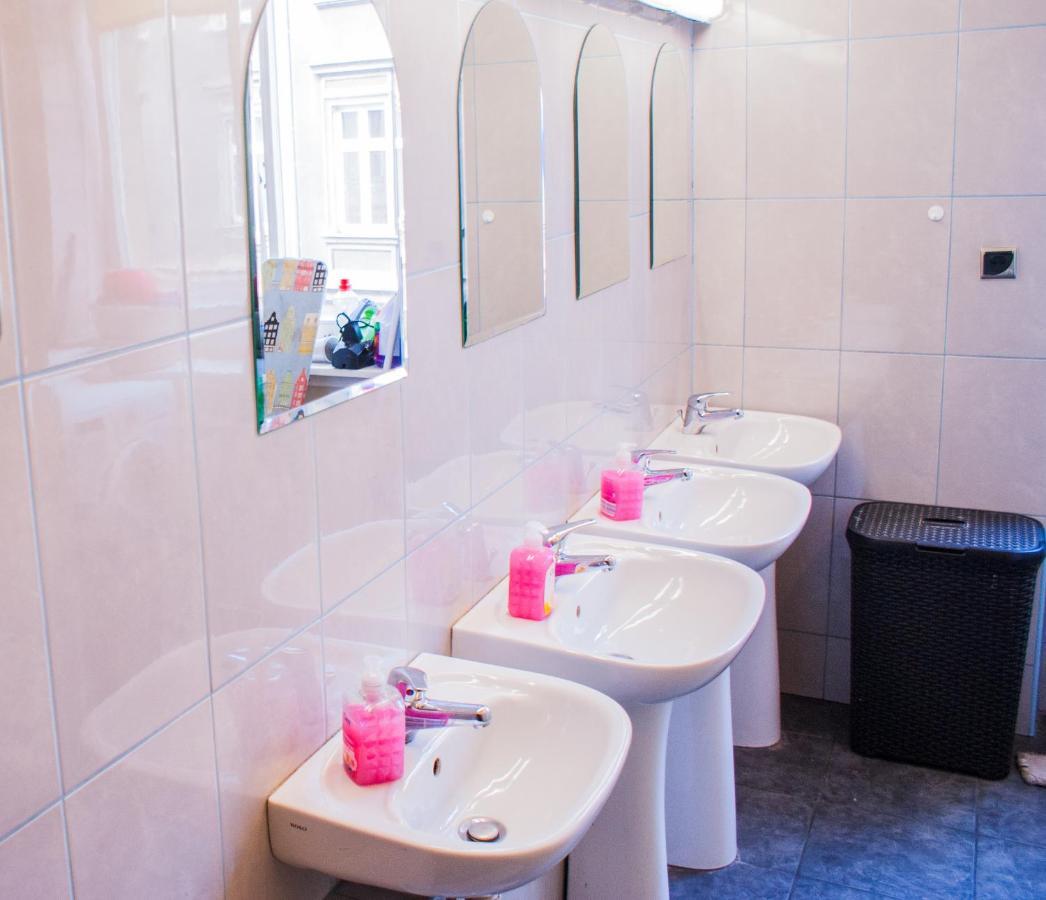 Smocza Jama Hostel Krakow Luaran gambar