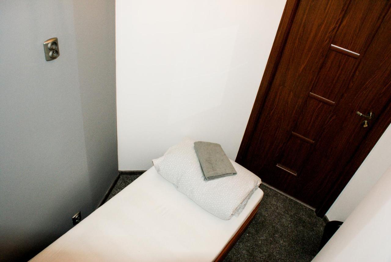 Smocza Jama Hostel Krakow Luaran gambar